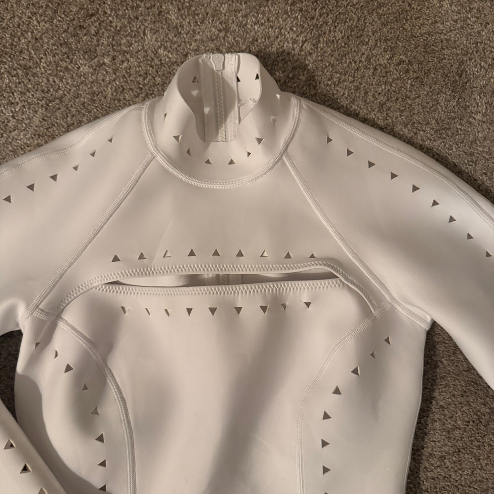 GIGI C White Neoprene Cutout Long Sleeve One Piece Swimsuit Size Medium NEW - Picture 3 of 7